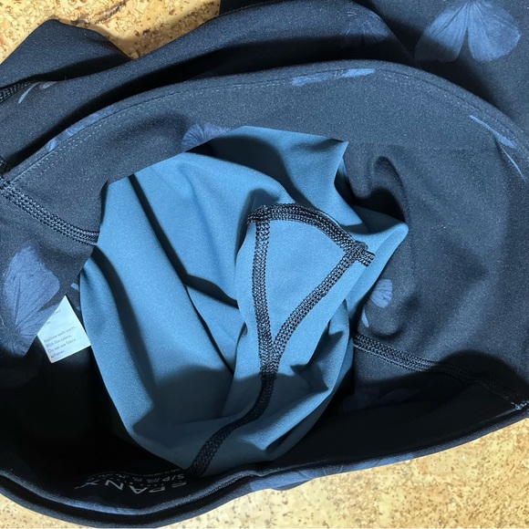 Spanx Booty Boost Active 7/8 Sculpting Leggings In Midnight Butterfly NWOT Sz S - Picture 11 of 15
